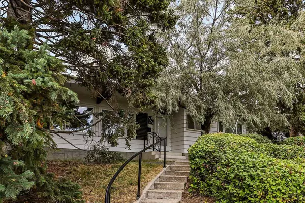 10623 Bradbury DR SW, Calgary, AB T2W 1Z9