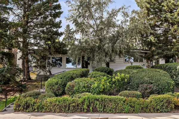 10623 Bradbury DR SW, Calgary, AB T2W 1Z9