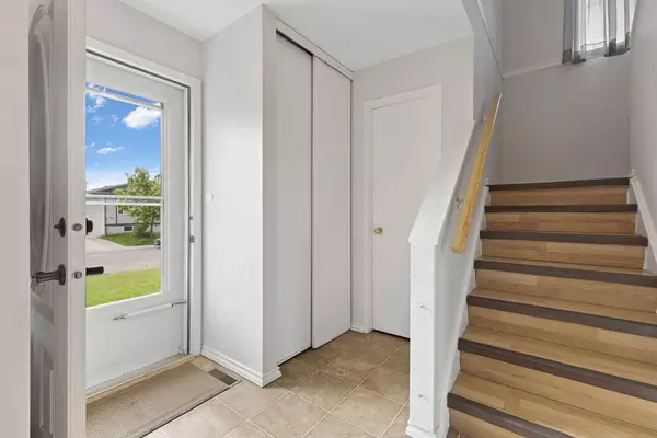 191 Castlebrook RD NE, Calgary, AB T3J 2C5