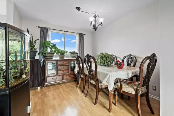 191 Castlebrook RD NE, Calgary, AB T3J 2C5