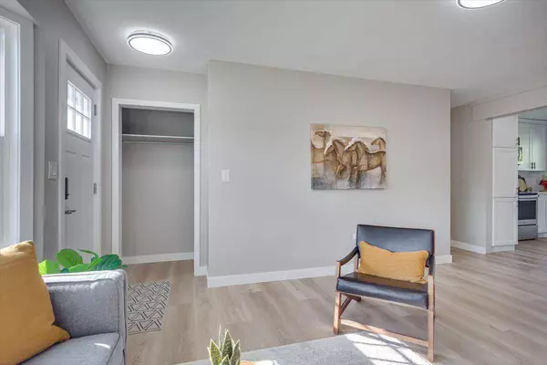 4230 40a AVE, Red Deer, AB T4N 2X2