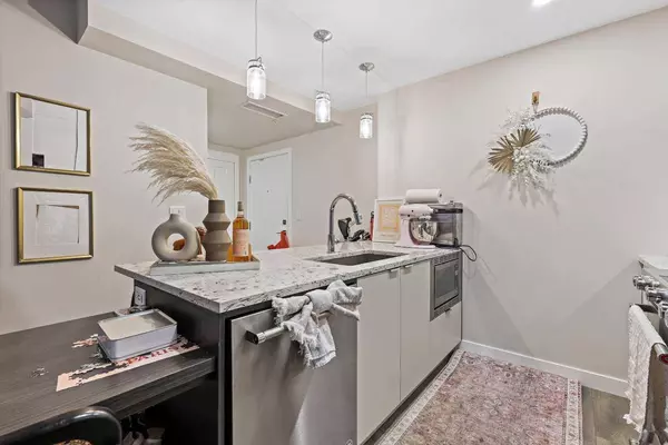 3375 15 ST SW #111, Calgary, AB T2T 4A2