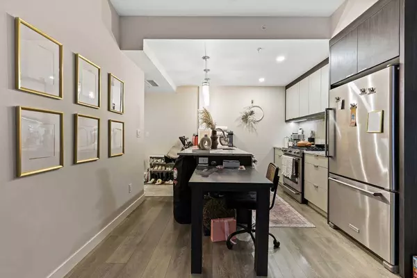 3375 15 ST SW #111, Calgary, AB T2T 4A2