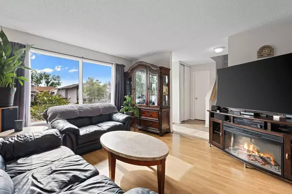 191 Castlebrook RD NE, Calgary, AB T3J 2C5