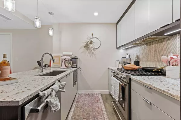 3375 15 ST SW #111, Calgary, AB T2T 4A2