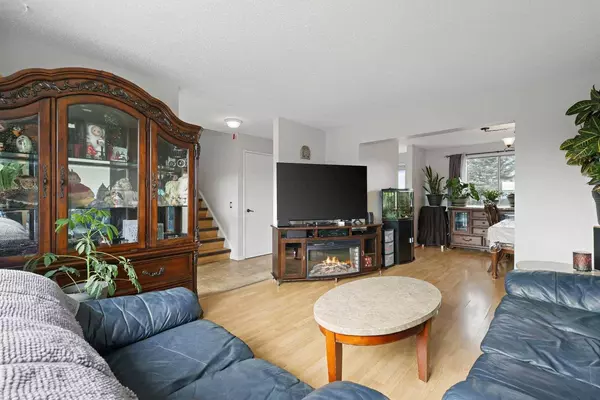 191 Castlebrook RD NE, Calgary, AB T3J 2C5