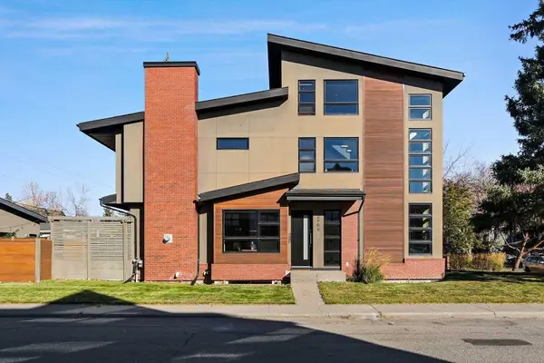 2702 28 AVE SW, Calgary, AB T3E 2B1