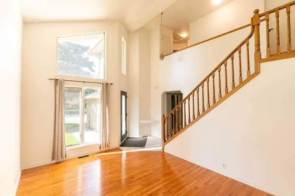 33 Sundown Close SE, Calgary, AB T2X 2X3
