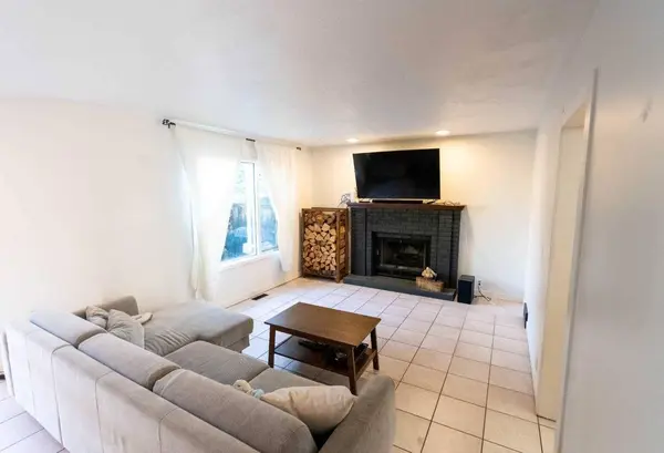 33 Sundown Close SE, Calgary, AB T2X 2X3