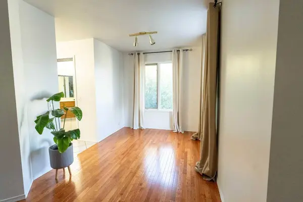 33 Sundown Close SE, Calgary, AB T2X 2X3