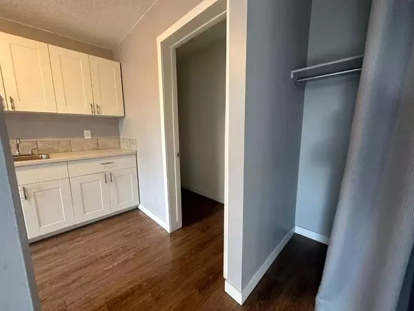 6323 59 AVE, Red Deer, AB T4N 5P9