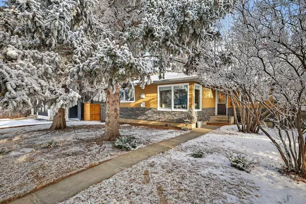 920 42 ST SW, Calgary, AB T3C 1Y8