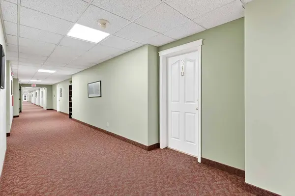 165 Manora PL NE #210, Calgary, AB T2A 7X5