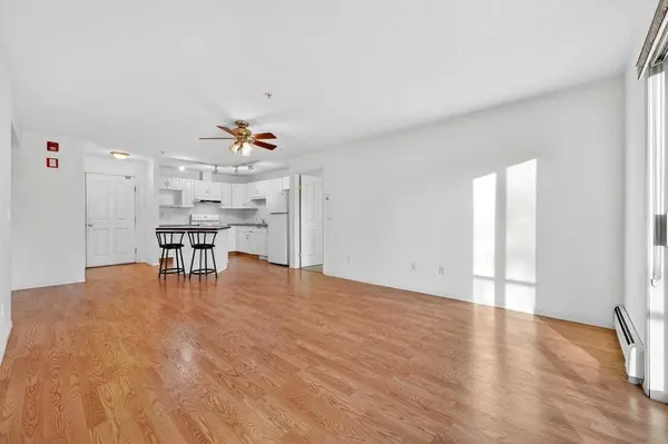 165 Manora PL NE #210, Calgary, AB T2A 7X5