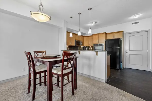 70 Royal Oak PLZ NW #406, Calgary, AB T3G 0C6