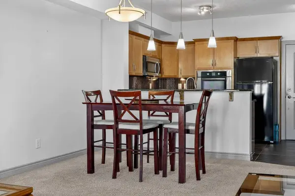 70 Royal Oak PLZ NW #406, Calgary, AB T3G 0C6