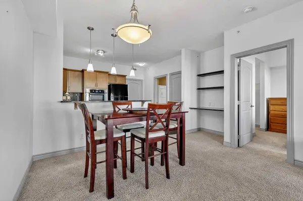 70 Royal Oak PLZ NW #406, Calgary, AB T3G 0C6