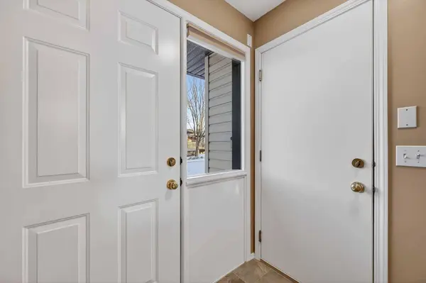 103 Fairways DR NW #16, Airdrie, AB T4B 2Y5
