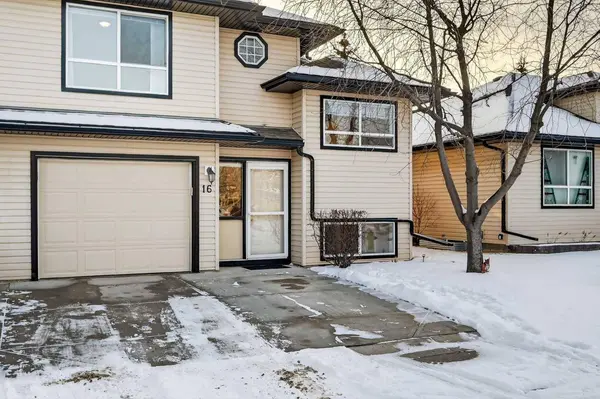 103 Fairways DR NW #16, Airdrie, AB T4B 2Y5