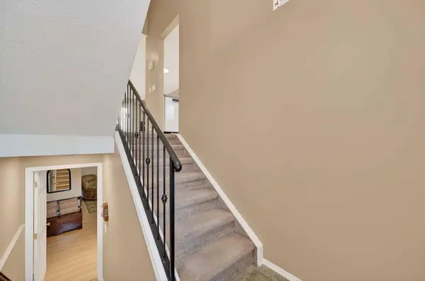103 Fairways DR NW #16, Airdrie, AB T4B 2Y5