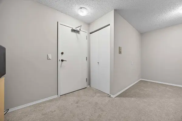 7301 4A ST SW #202B, Calgary, AB T2V 4V8