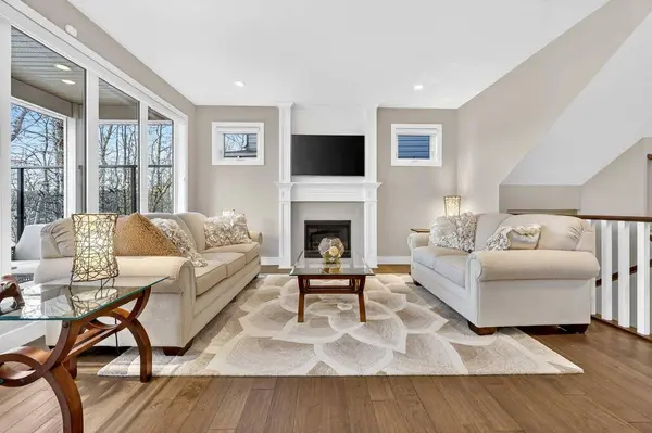 25 Rock Lake HTS NW, Calgary, AB T3G 0G1