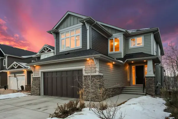 25 Rock Lake HTS NW, Calgary, AB T3G 0G1