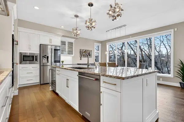 25 Rock Lake HTS NW, Calgary, AB T3G 0G1