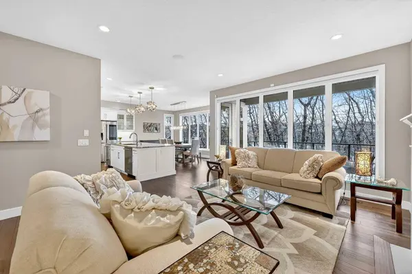 25 Rock Lake HTS NW, Calgary, AB T3G 0G1