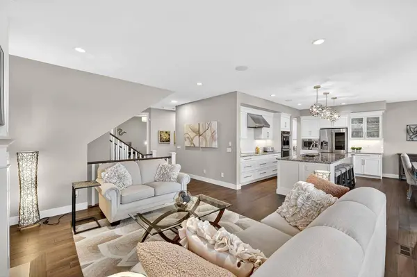 25 Rock Lake HTS NW, Calgary, AB T3G 0G1