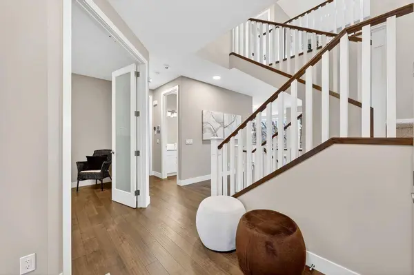 25 Rock Lake HTS NW, Calgary, AB T3G 0G1
