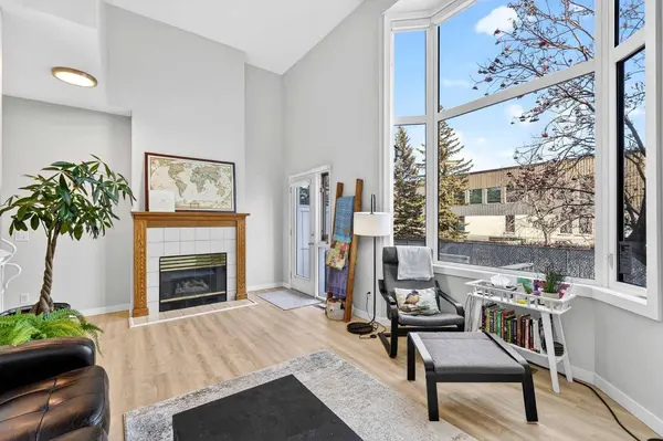 72 Glenbrook Villas SW, Calgary, AB T3E 7E8