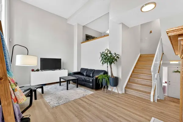 72 Glenbrook Villas SW, Calgary, AB T3E 7E8