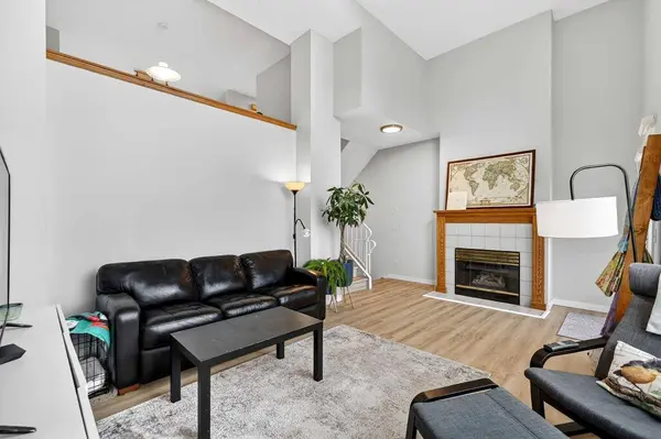 72 Glenbrook Villas SW, Calgary, AB T3E 7E8