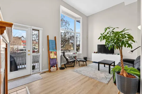 72 Glenbrook Villas SW, Calgary, AB T3E 7E8