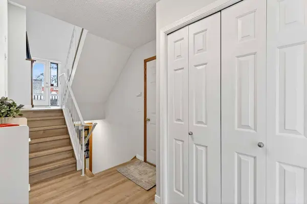 72 Glenbrook Villas SW, Calgary, AB T3E 7E8