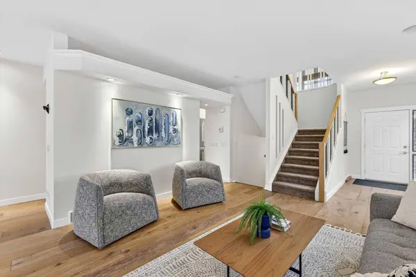 12069 Valley Ridge DR NW, Calgary, AB T3B 5W9