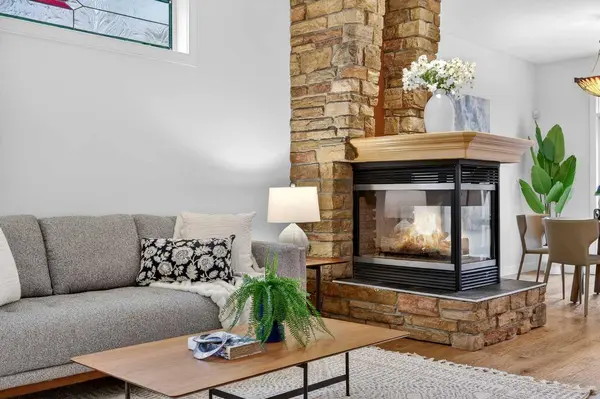 12069 Valley Ridge DR NW, Calgary, AB T3B 5W9