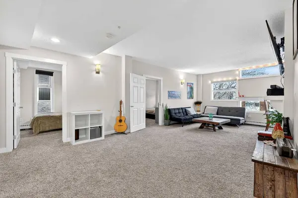 2316 17B ST SW #301, Calgary, AB T2T 4S8