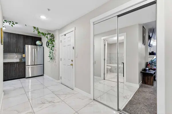 2316 17B ST SW #301, Calgary, AB T2T 4S8