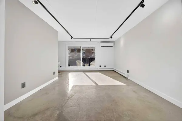 128 15 AVE SW #203, Calgary, AB T2R 0P5