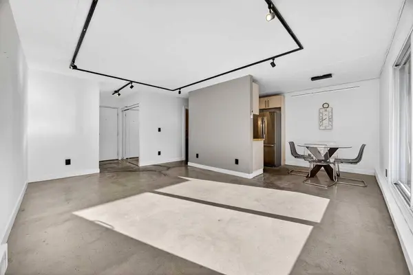 128 15 AVE SW #203, Calgary, AB T2R 0P5