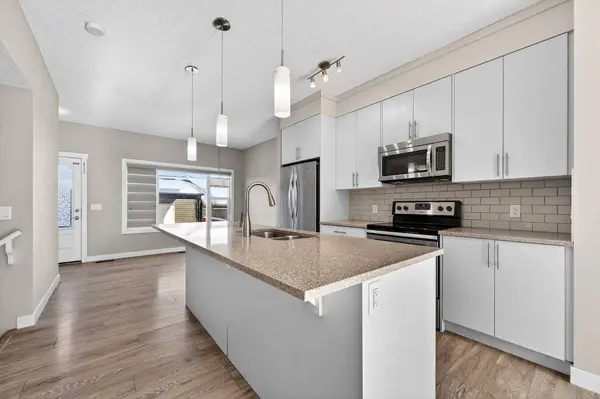 30 Sage Bluff Gate NW, Calgary, AB T3R 0Y9