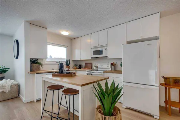 6573 58 AVE, Red Deer, AB T4N6E1