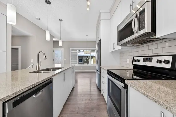 30 Sage Bluff Gate NW, Calgary, AB T3R 0Y9