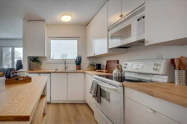 6573 58 AVE, Red Deer, AB T4N6E1