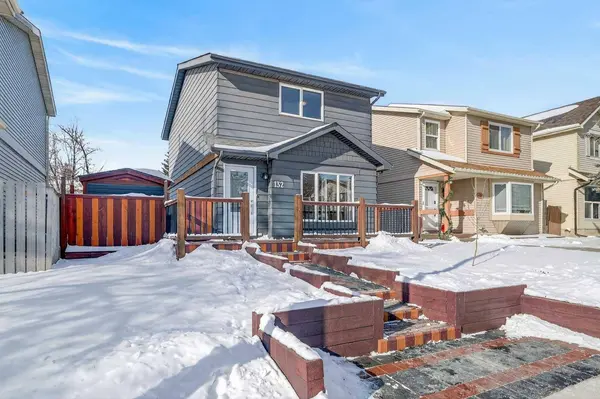 132 Erin Grove Close SE, Calgary, AB T2B 2T4