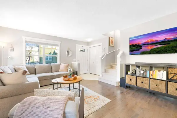 217 Mckenzie Towne SQ SE, Calgary, AB T2Z 1E2