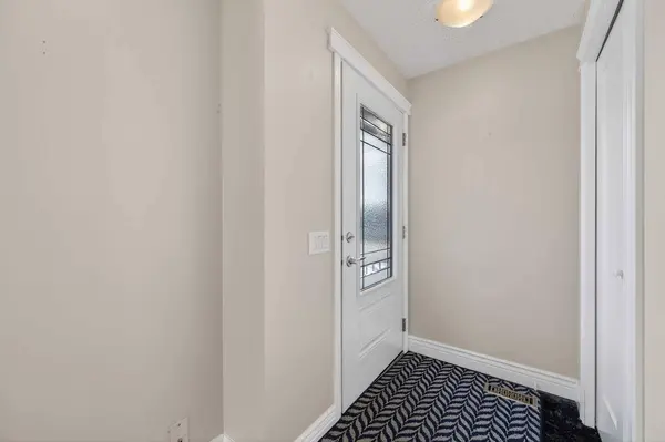 132 Erin Grove Close SE, Calgary, AB T2B 2T4
