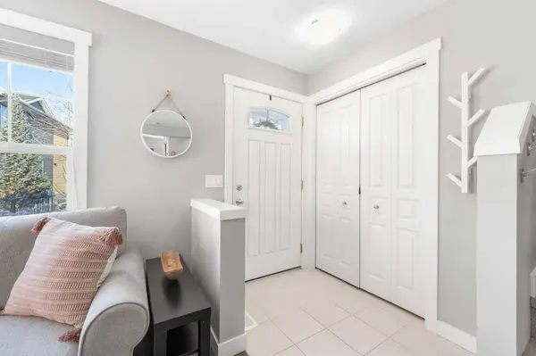 217 Mckenzie Towne SQ SE, Calgary, AB T2Z 1E2